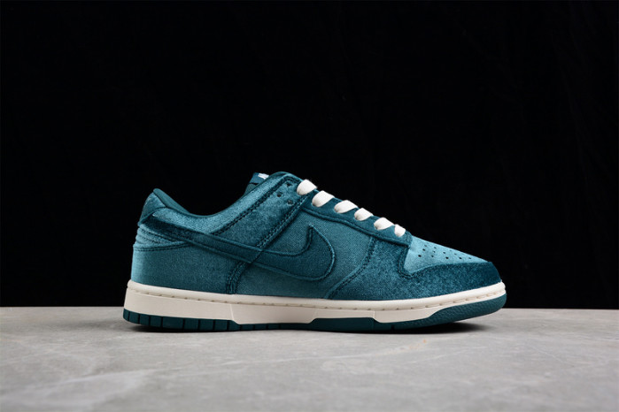 nike dunk low green velvet (w) - dz5224-300