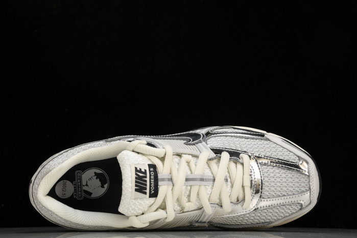 nike zoom vomero 5 photon dust metallic silver fd0884-025